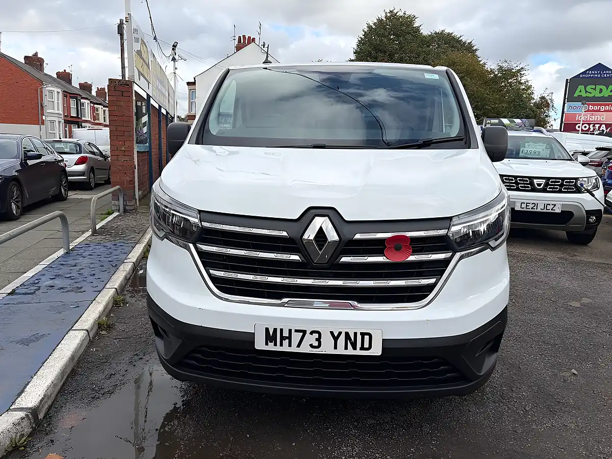 Used 2024 Renault Trafic Advance White - Interior and Exterior details 2