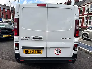 Used 2024 Renault Trafic Advance White - Interior and Exterior details 4