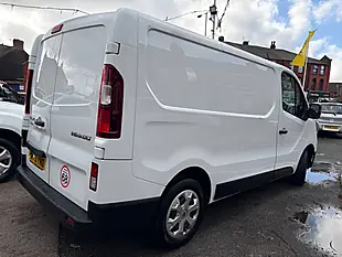 Used 2024 Renault Trafic Advance White - Interior and Exterior details 5