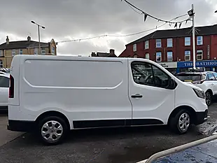 Used 2024 Renault Trafic Advance White - Interior and Exterior details 6