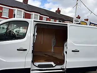 Used 2024 Renault Trafic Advance White - Interior and Exterior details 7