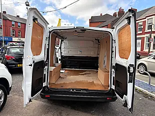 Used 2024 Renault Trafic Advance White - Interior and Exterior details 8