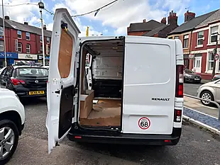 Used 2024 Renault Trafic Advance White - Interior and Exterior details 9