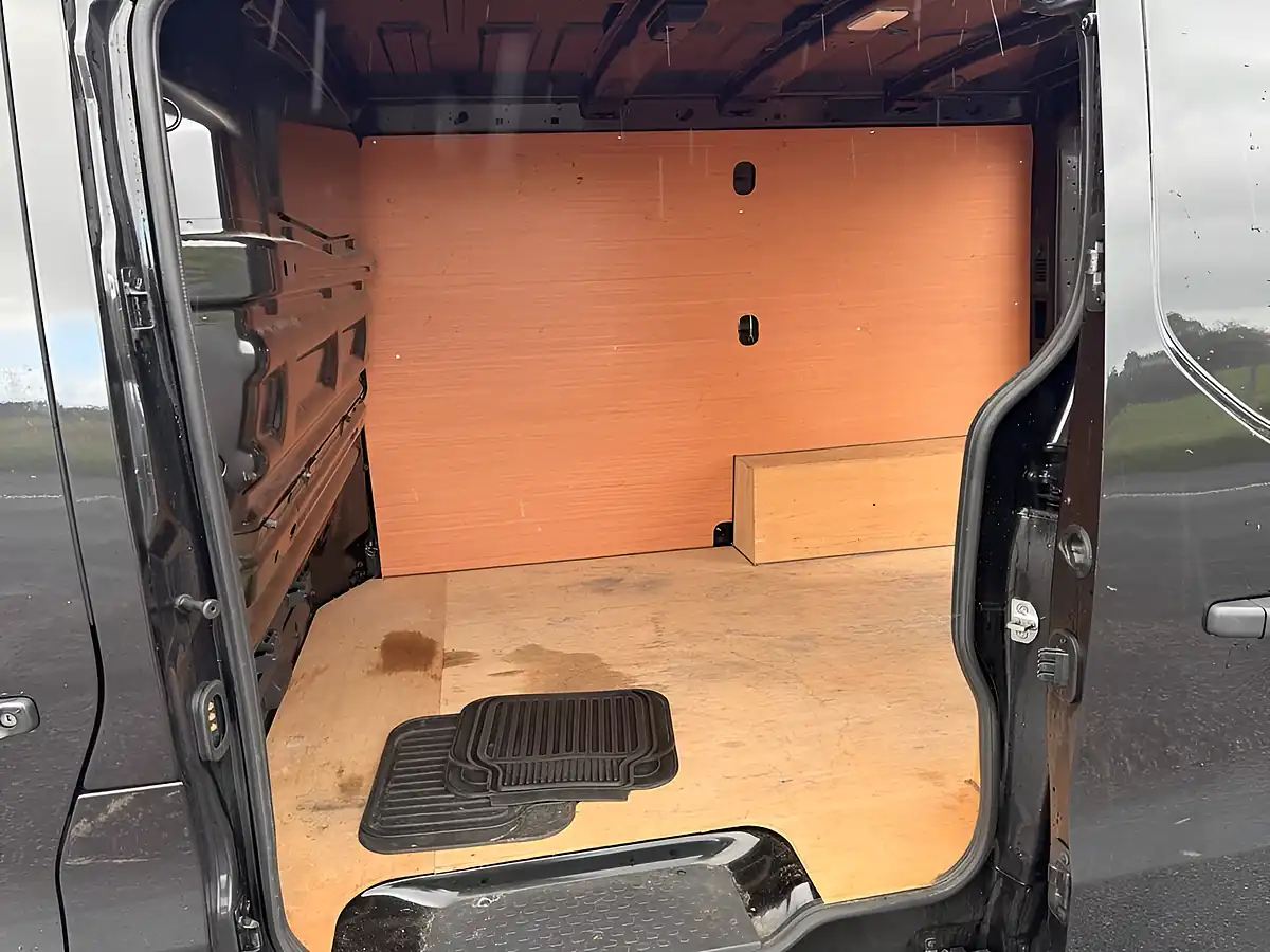 Used 2024 Renault Trafic Extra Sport Black - Interior and Exterior details 11