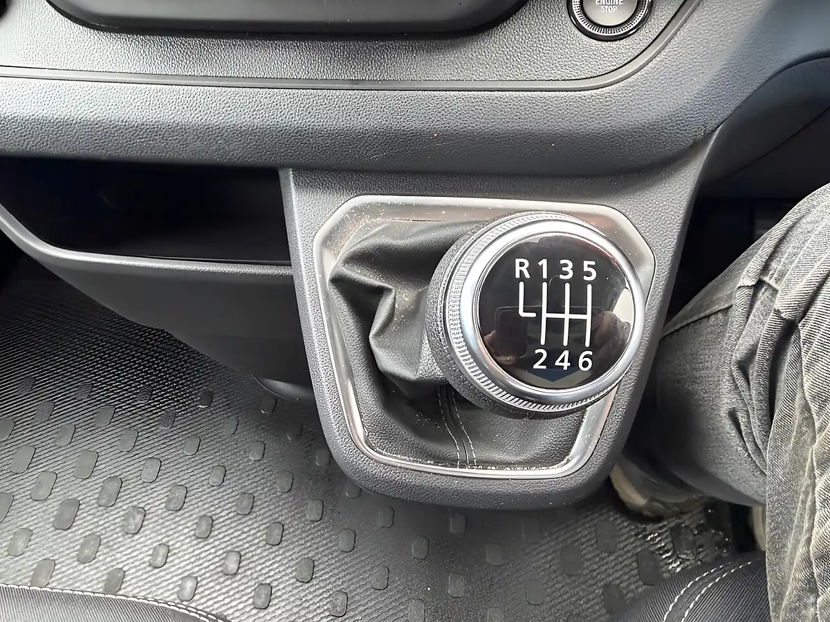 Used 2024 Renault Trafic Extra Sport Black - Interior and Exterior details 15