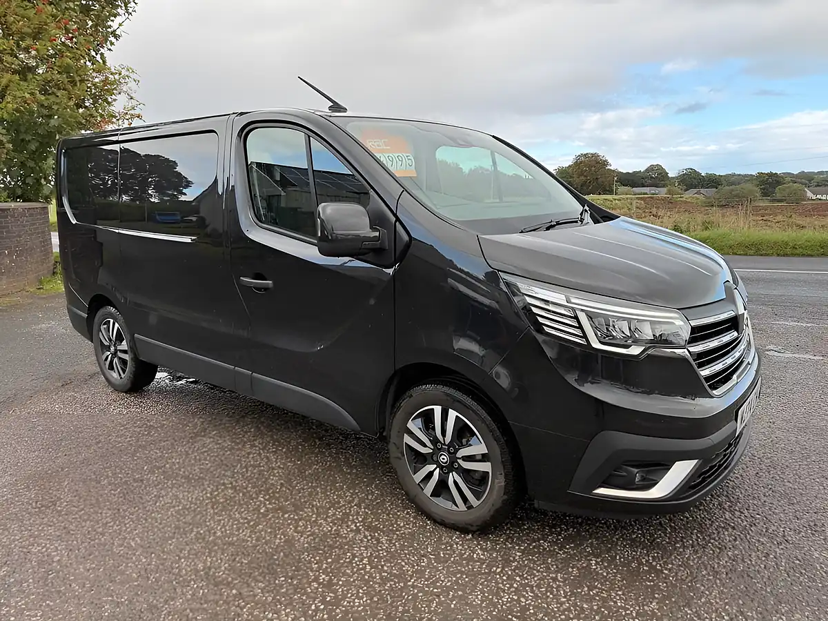 Used 2024 Renault Trafic Extra Sport Black - Interior and Exterior details 2