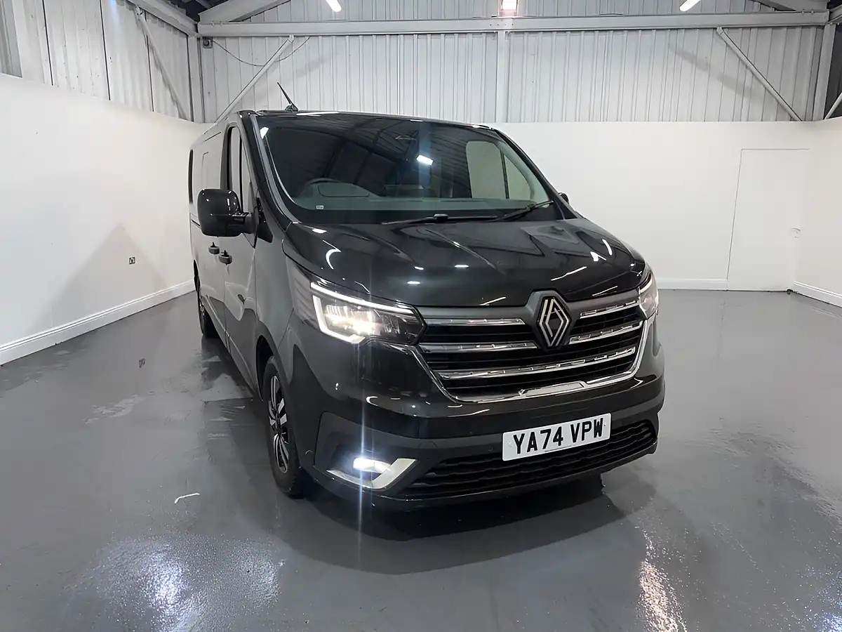 Used 2024 Renault Trafic Extra Sport Black - Front View