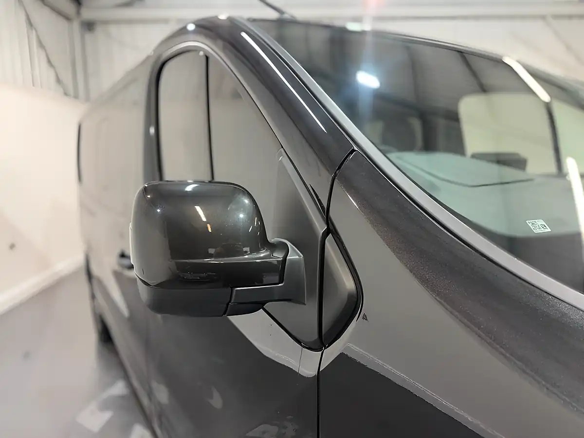 Used 2024 Renault Trafic Extra Sport Black - Interior and Exterior details 10