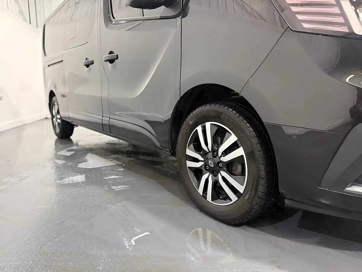 Used 2024 Renault Trafic Extra Sport Black - Interior and Exterior details 11