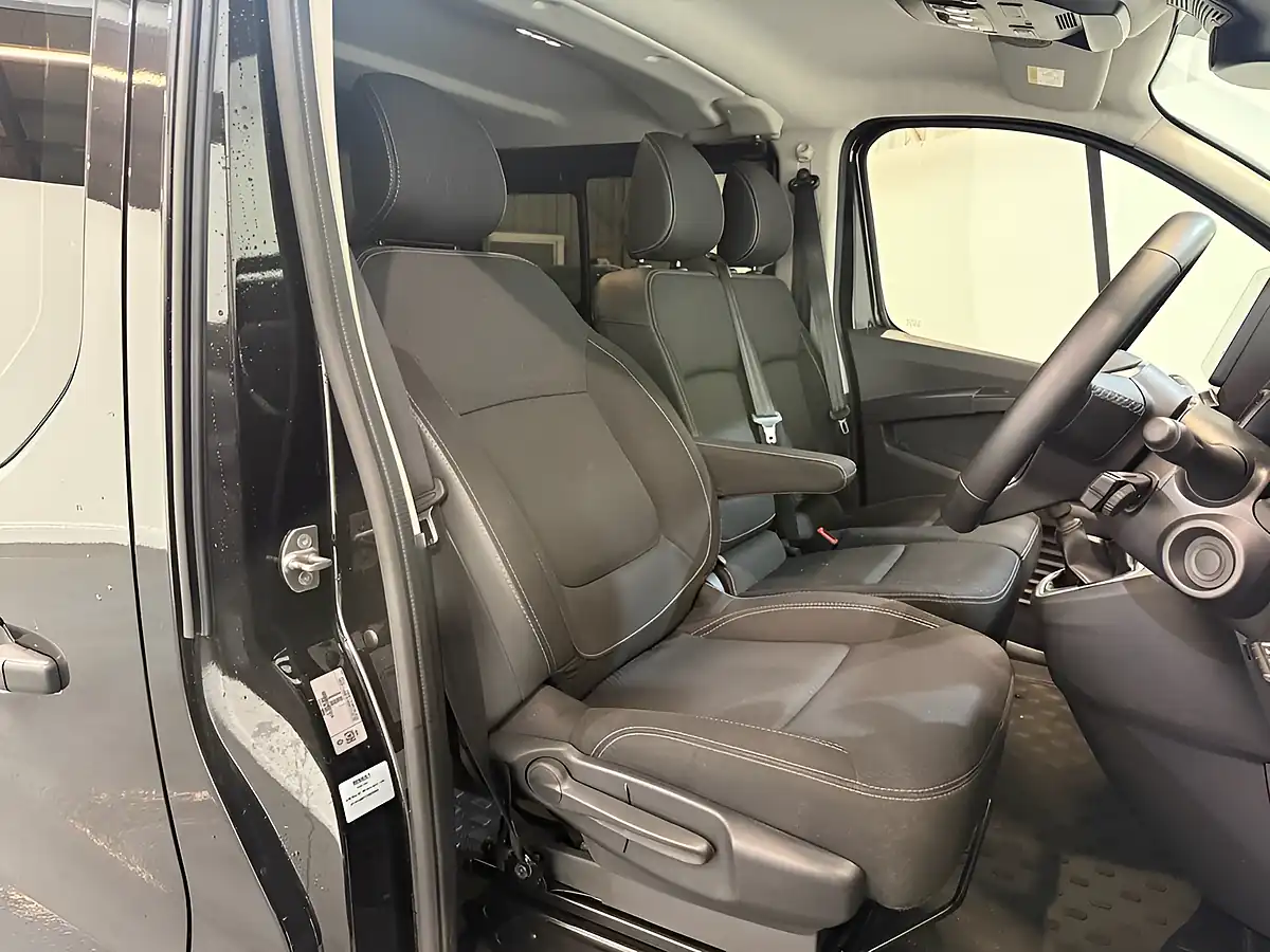 Used 2024 Renault Trafic Extra Sport Black - Interior and Exterior details 13