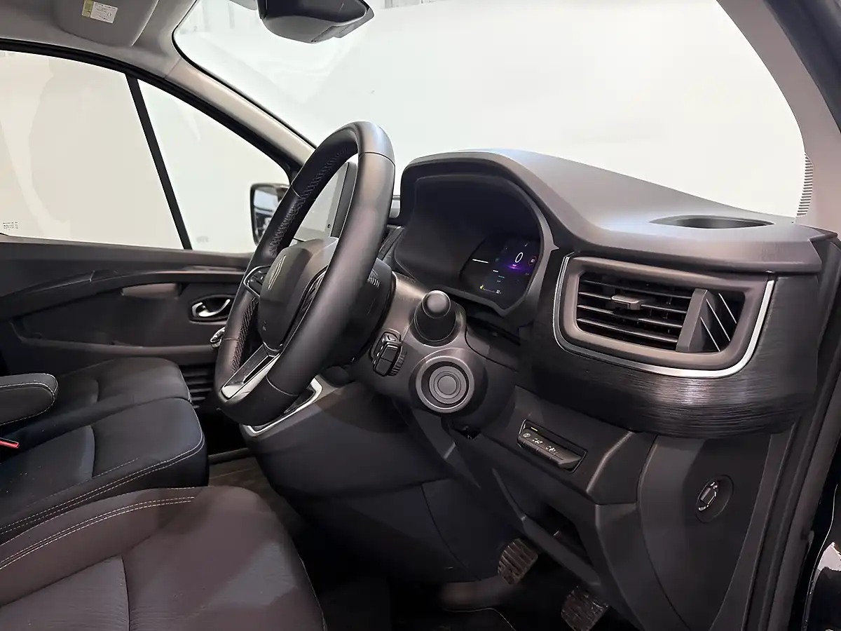 Used 2024 Renault Trafic Extra Sport Black - Interior and Exterior details 14