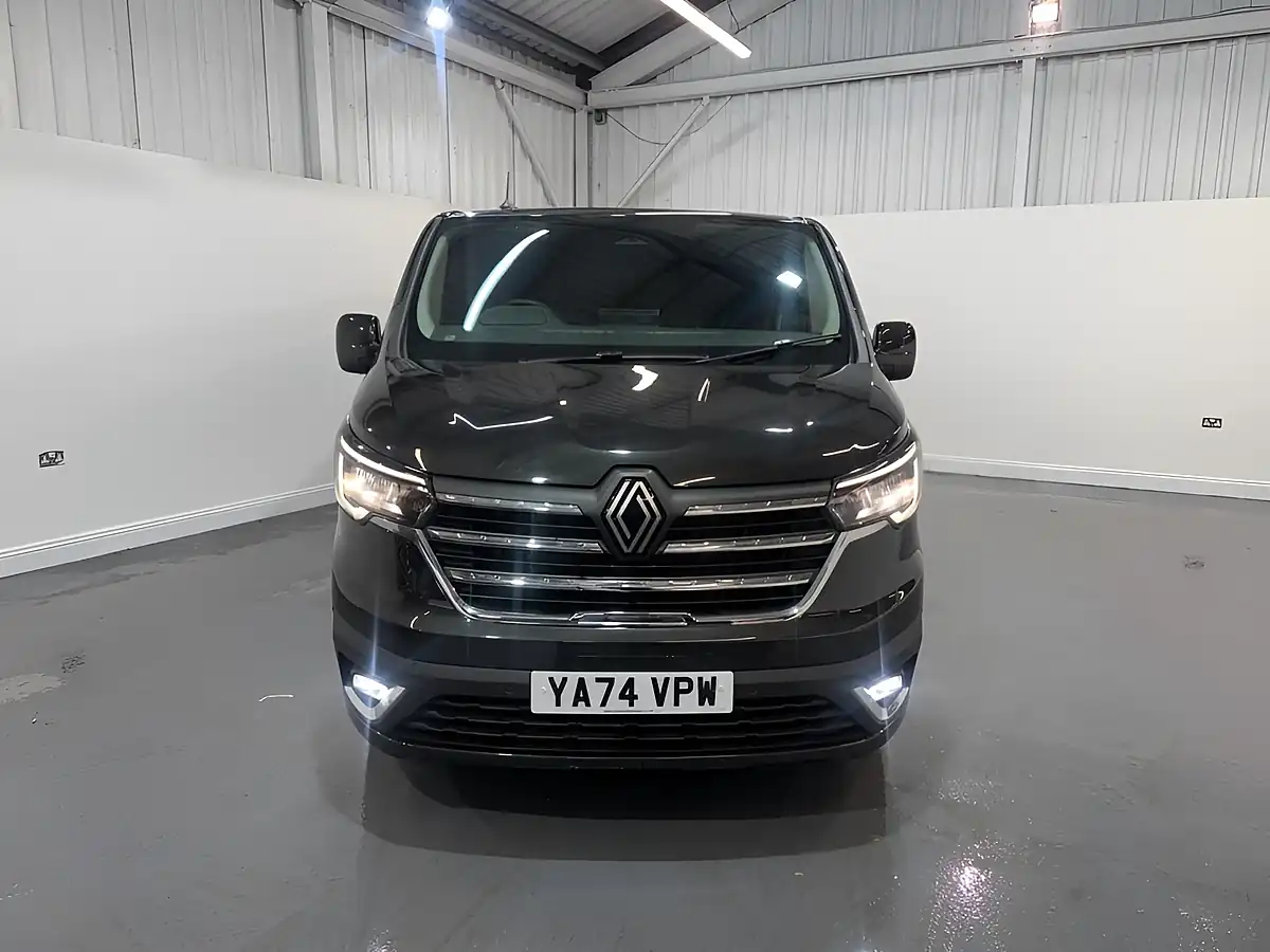 Used 2024 Renault Trafic Extra Sport Black - Interior and Exterior details 2