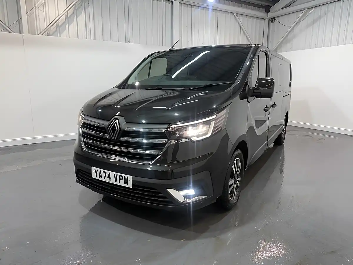 Used 2024 Renault Trafic Extra Sport Black - Interior and Exterior details 3