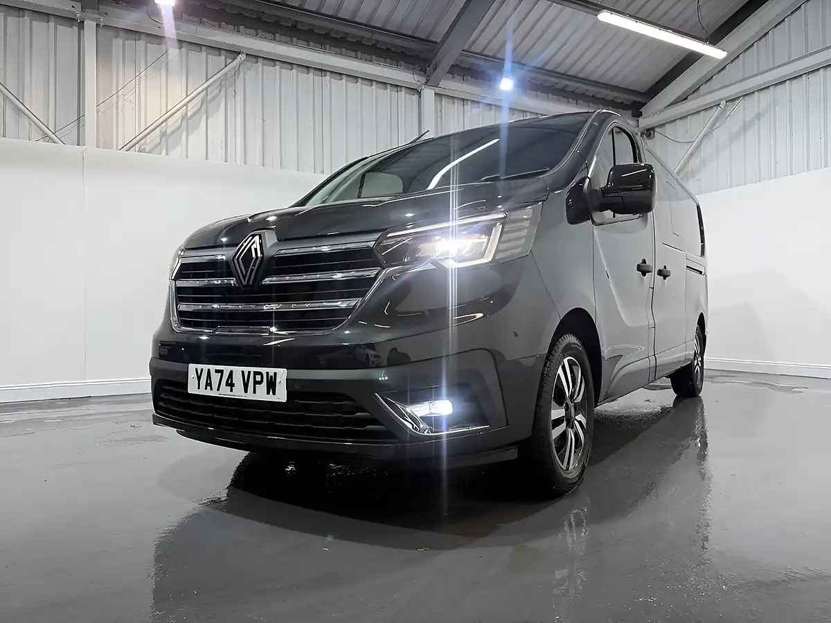 Used 2024 Renault Trafic Extra Sport Black - Interior and Exterior details 4