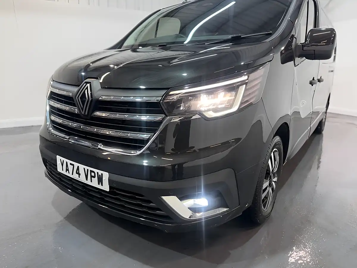 Used 2024 Renault Trafic Extra Sport Black - Interior and Exterior details 5