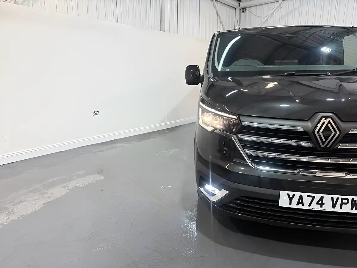 Used 2024 Renault Trafic Extra Sport Black - Interior and Exterior details 7