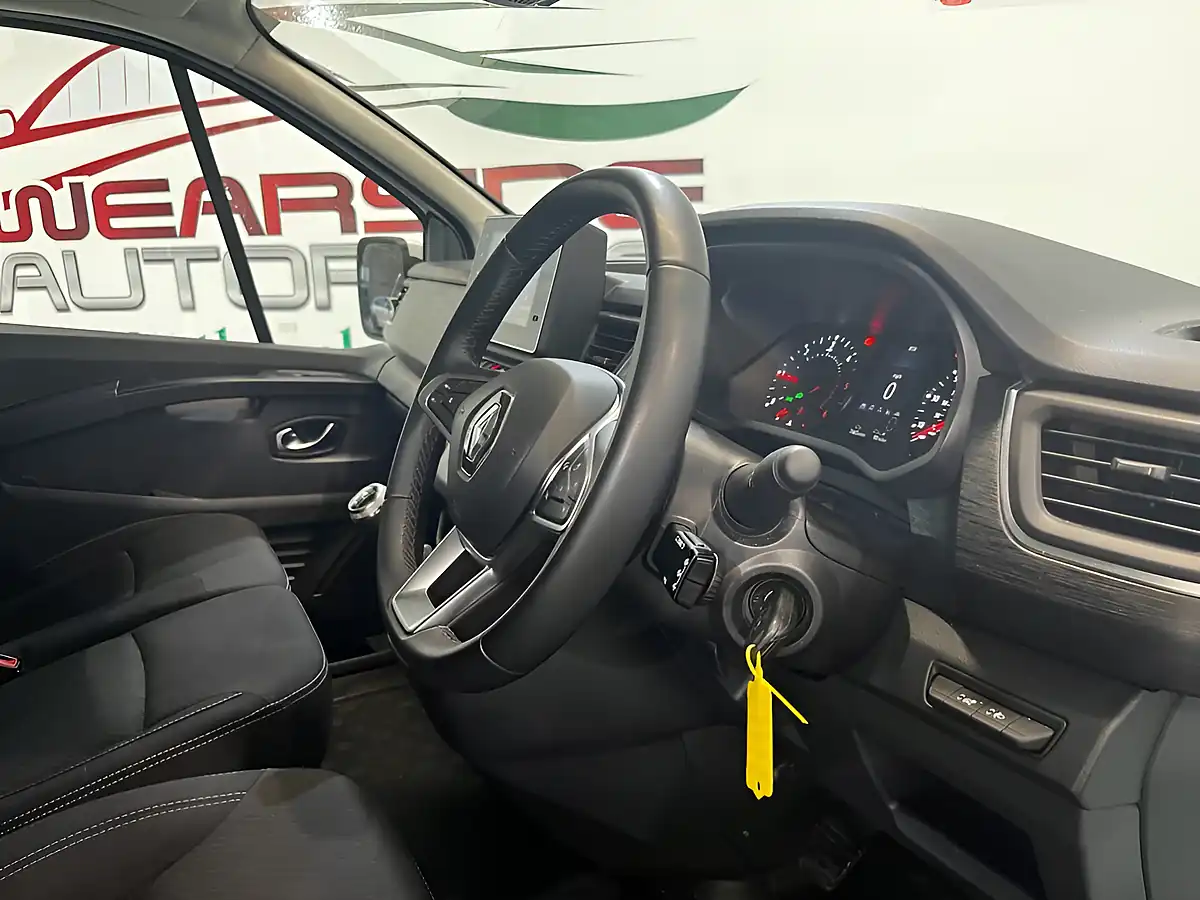 Used 2024 Renault Trafic Extra White - Interior and Exterior details 13