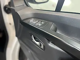 Used 2024 Renault Trafic Extra White - Interior and Exterior details 17
