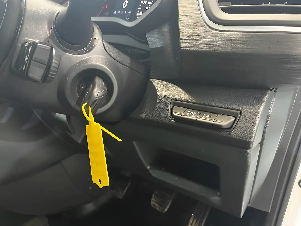 Used 2024 Renault Trafic Extra White - Interior and Exterior details 18