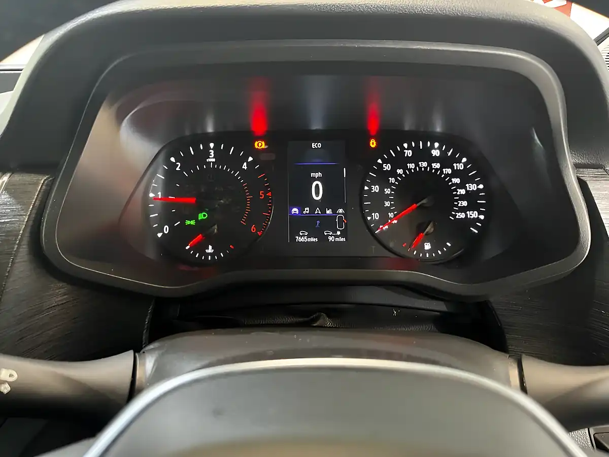 Used 2024 Renault Trafic Extra White - Interior and Exterior details 19
