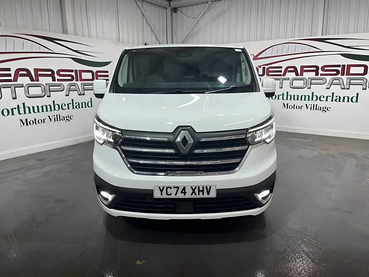 Used 2024 Renault Trafic Extra White - Interior and Exterior details 2