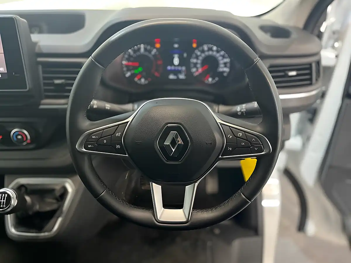 Used 2024 Renault Trafic Extra White - Interior and Exterior details 20