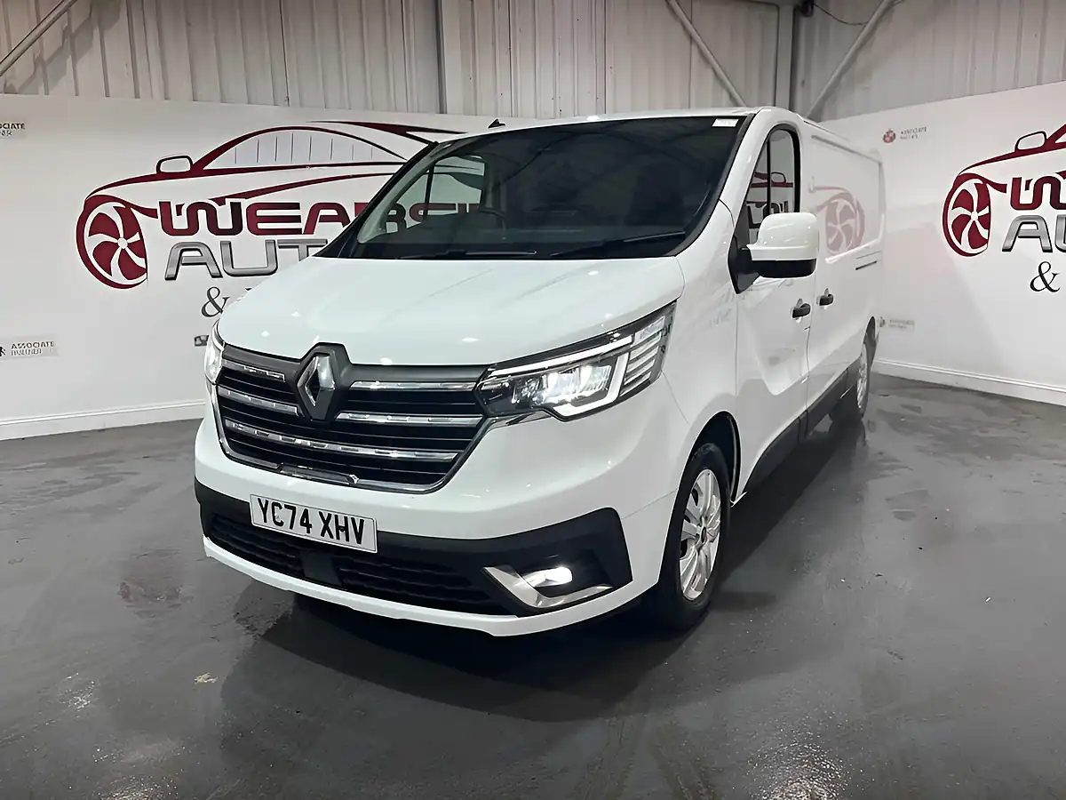 Used 2024 Renault Trafic Extra White - Interior and Exterior details 3