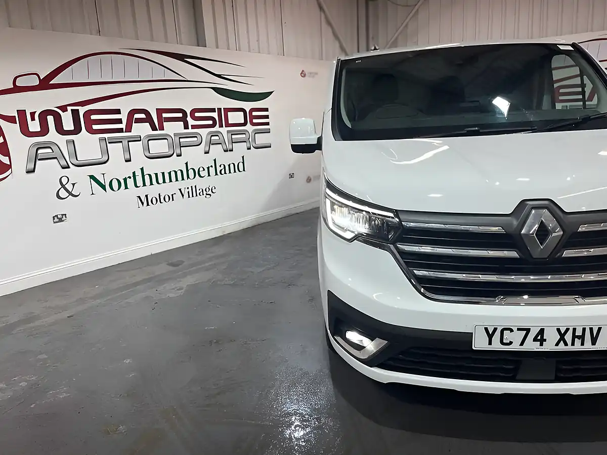 Used 2024 Renault Trafic Extra White - Interior and Exterior details 7