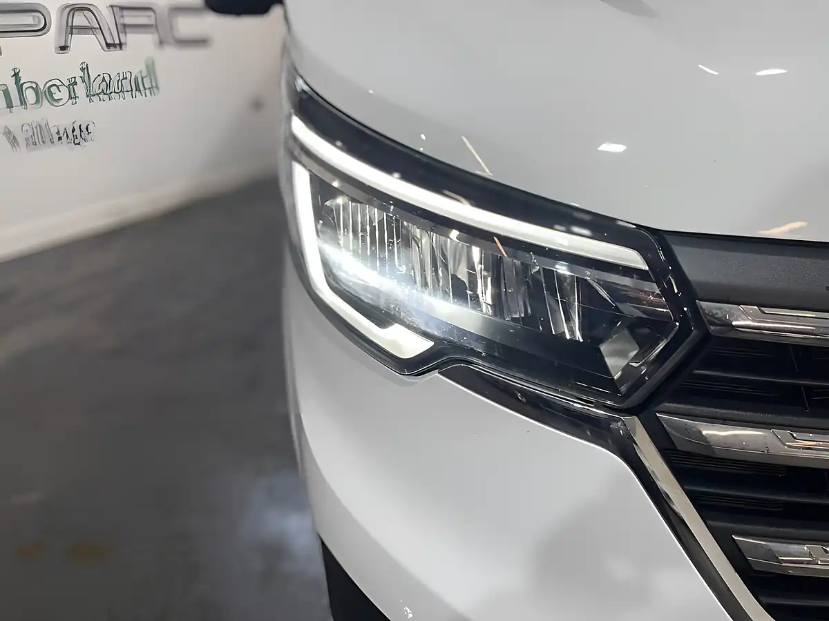 Used 2024 Renault Trafic Extra White - Interior and Exterior details 8