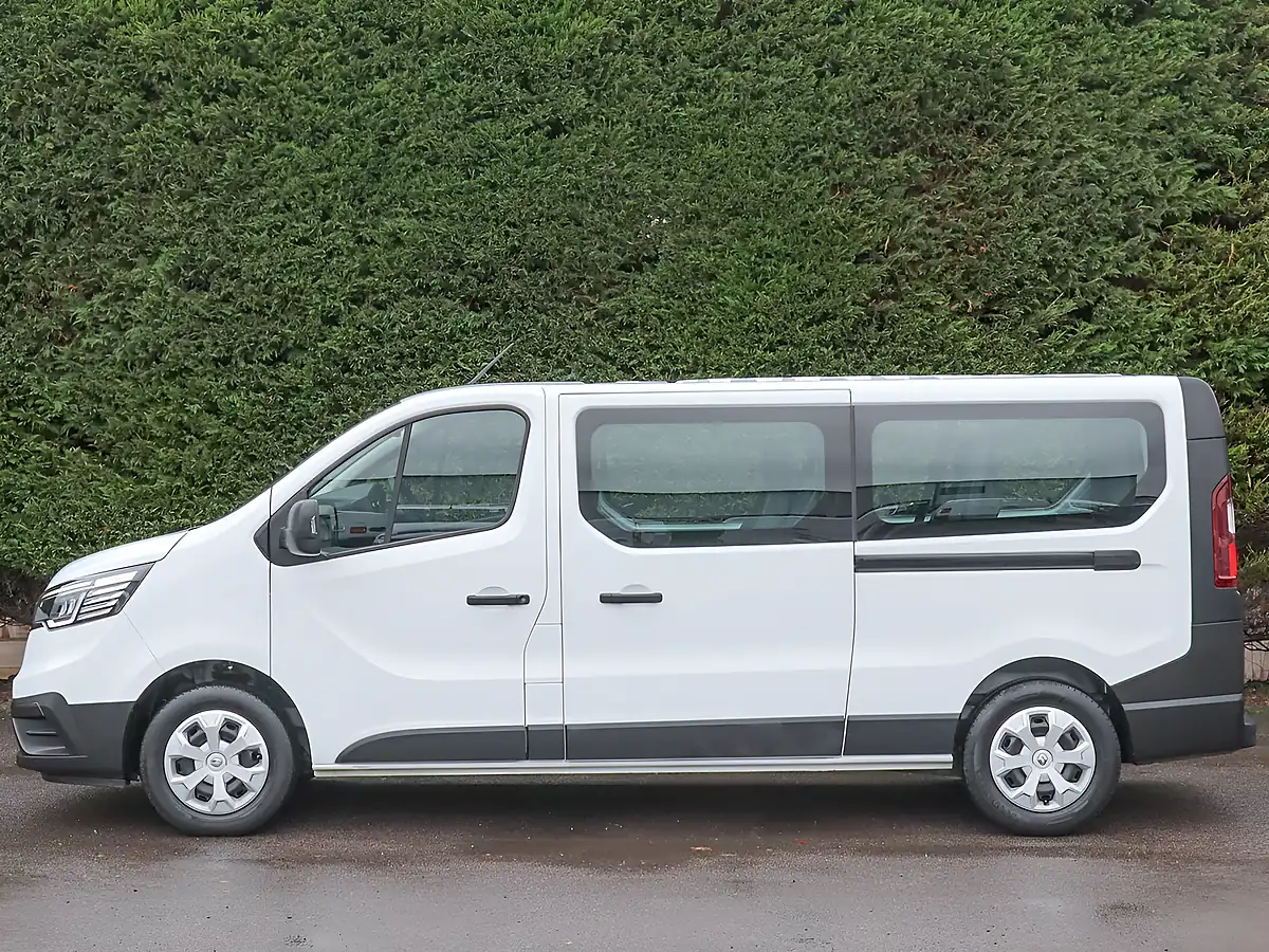Used 2024 Renault Trafic LL30 Business Glacier White - Interior and Exterior details 15