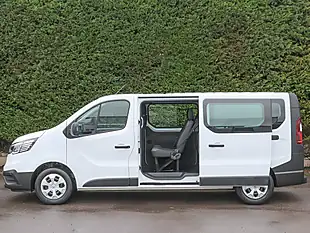 Used 2024 Renault Trafic LL30 Business Glacier White - Interior and Exterior details 16