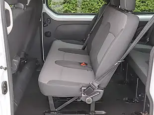 Used 2024 Renault Trafic LL30 Business Glacier White - Interior and Exterior details 17