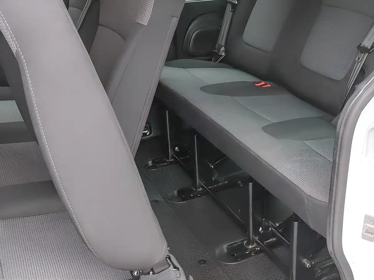 Used 2024 Renault Trafic LL30 Business Glacier White - Interior and Exterior details 20