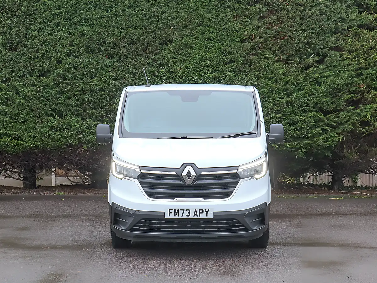 Used 2024 Renault Trafic LL30 Business Glacier White - Interior and Exterior details 3