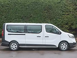 Used 2024 Renault Trafic LL30 Business Glacier White - Interior and Exterior details 5