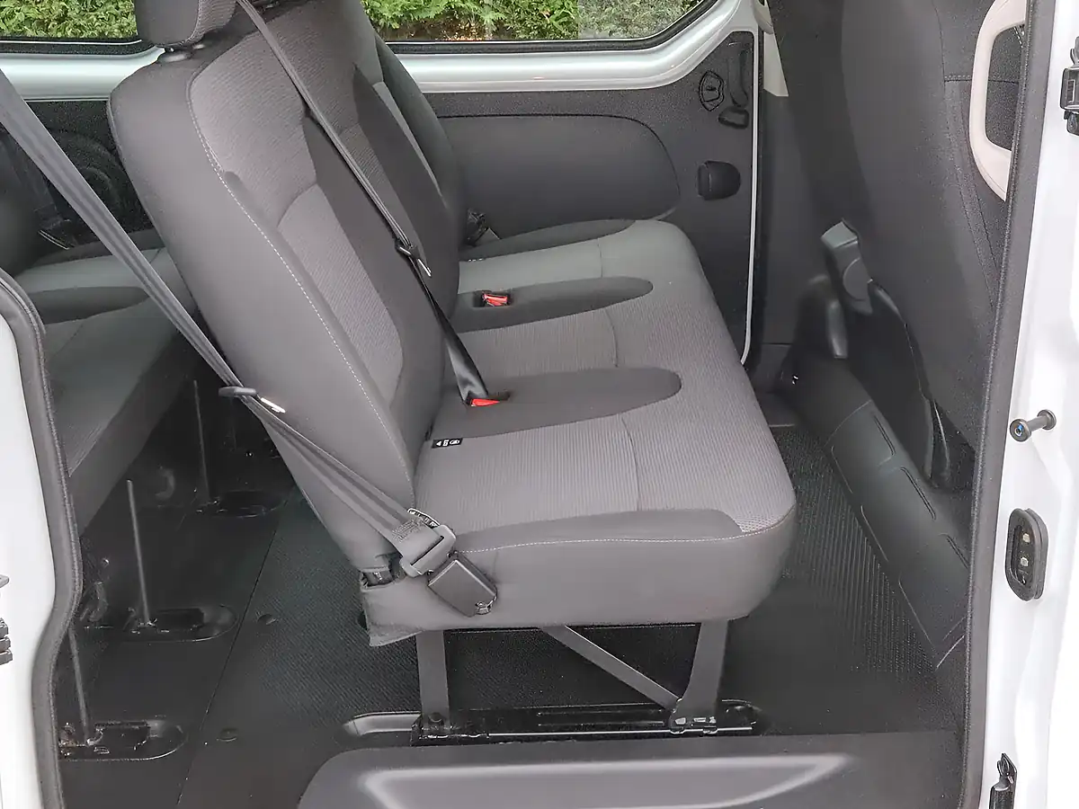 Used 2024 Renault Trafic LL30 Business Glacier White - Interior and Exterior details 7