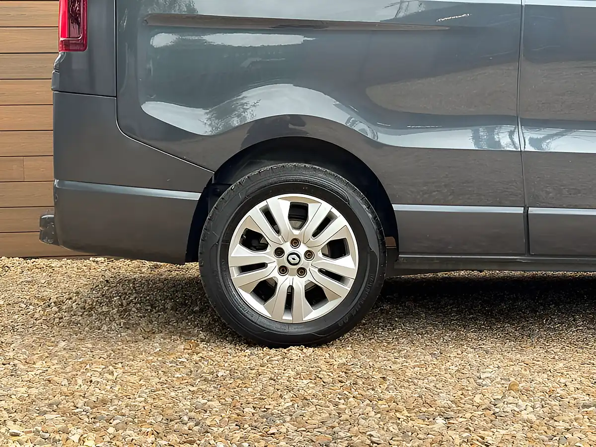 Used 2024 Renault Trafic LL30 Extra Blue Grey - Interior and Exterior details 10