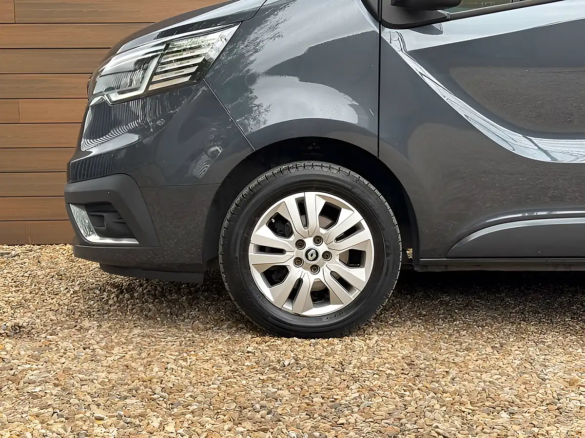 Used 2024 Renault Trafic LL30 Extra Blue Grey - Interior and Exterior details 13