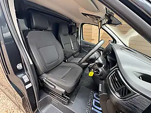 Used 2024 Renault Trafic LL30 Extra Blue Grey - Interior and Exterior details 17