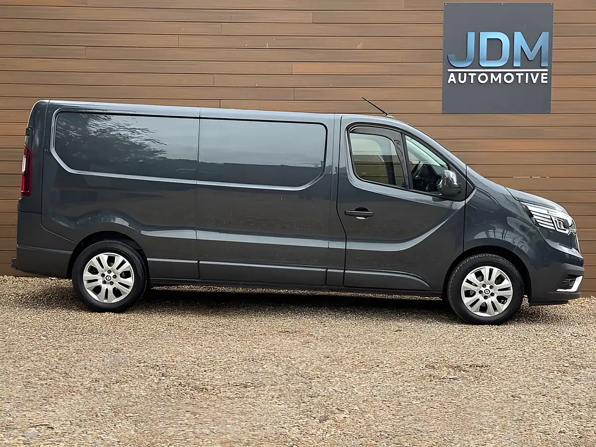 Used 2024 Renault Trafic LL30 Extra Blue Grey - Interior and Exterior details 2