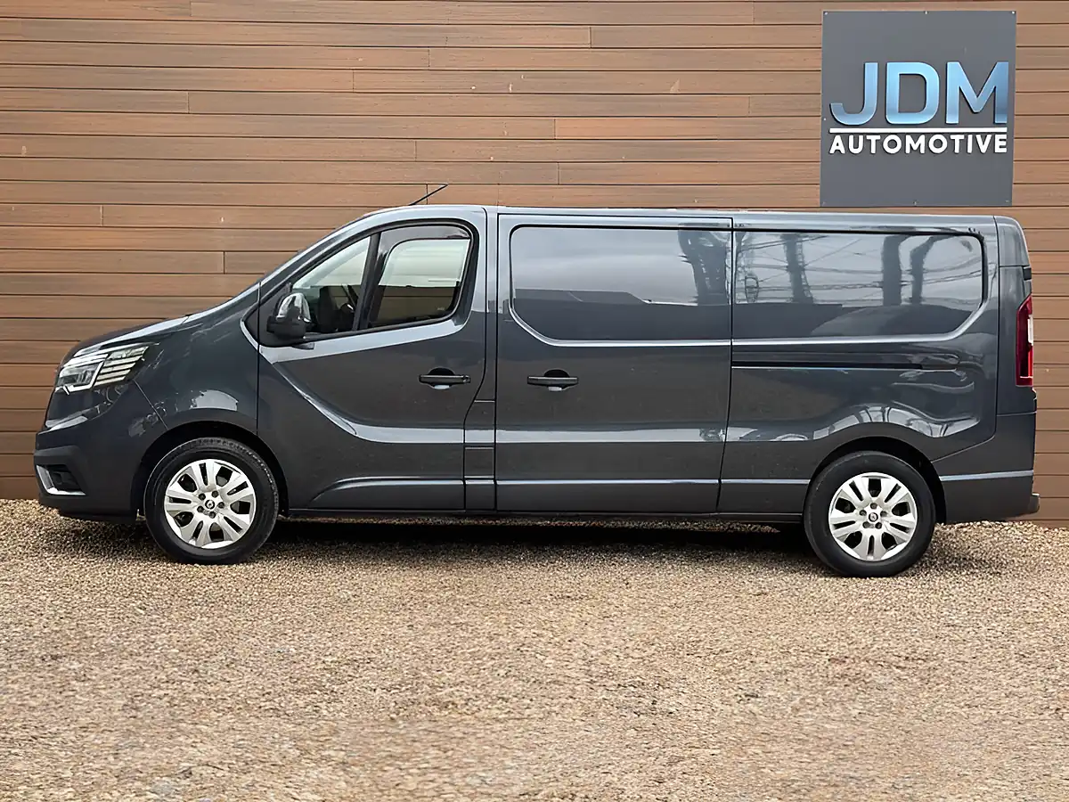 Used 2024 Renault Trafic LL30 Extra Blue Grey - Interior and Exterior details 6