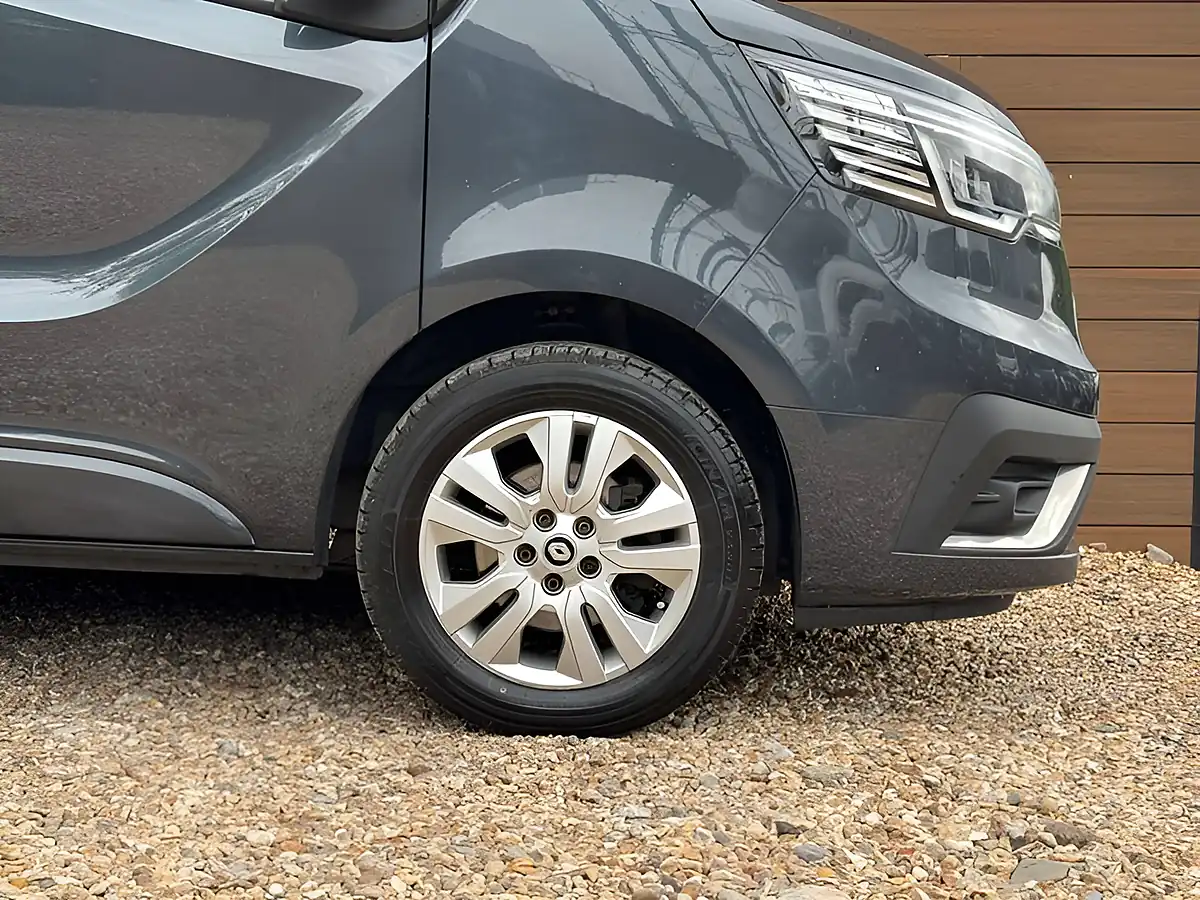 Used 2024 Renault Trafic LL30 Extra Blue Grey - Interior and Exterior details 8
