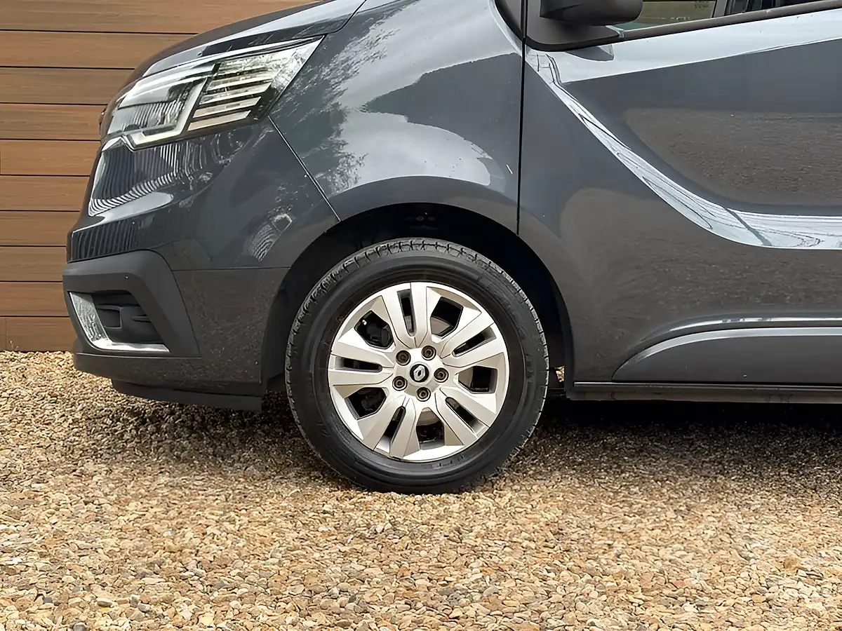 Used 2024 Renault Trafic LL30 Extra Blue Grey - Interior and Exterior details 9