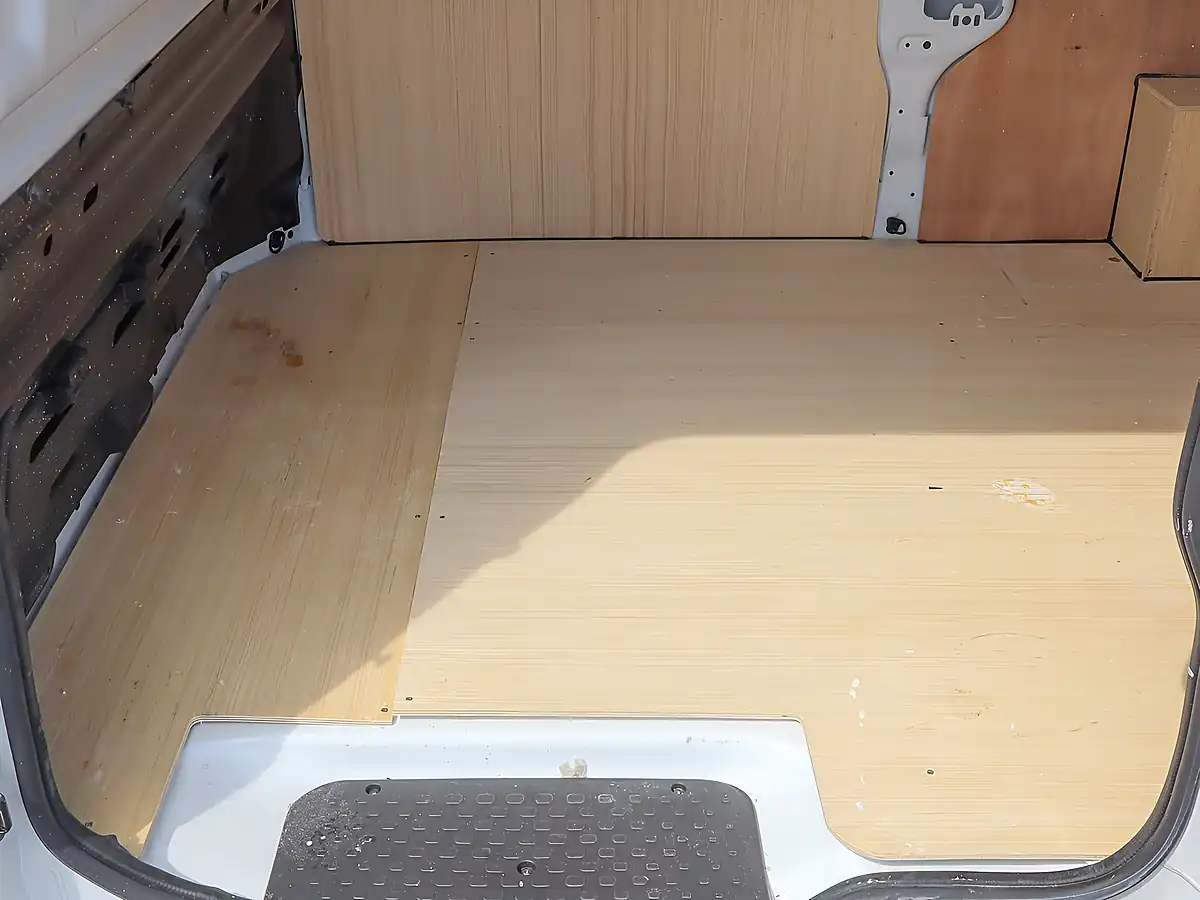 Used 2024 Renault Trafic LL30 Extra Glacier White - Interior and Exterior details 11