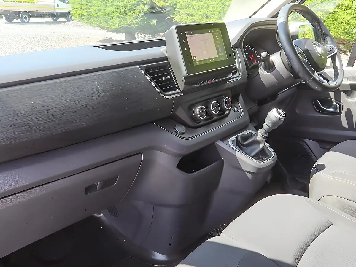 Used 2024 Renault Trafic LL30 Extra Glacier White - Interior and Exterior details 13