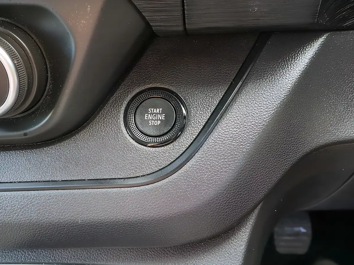 Used 2024 Renault Trafic LL30 Extra Glacier White - Interior and Exterior details 14