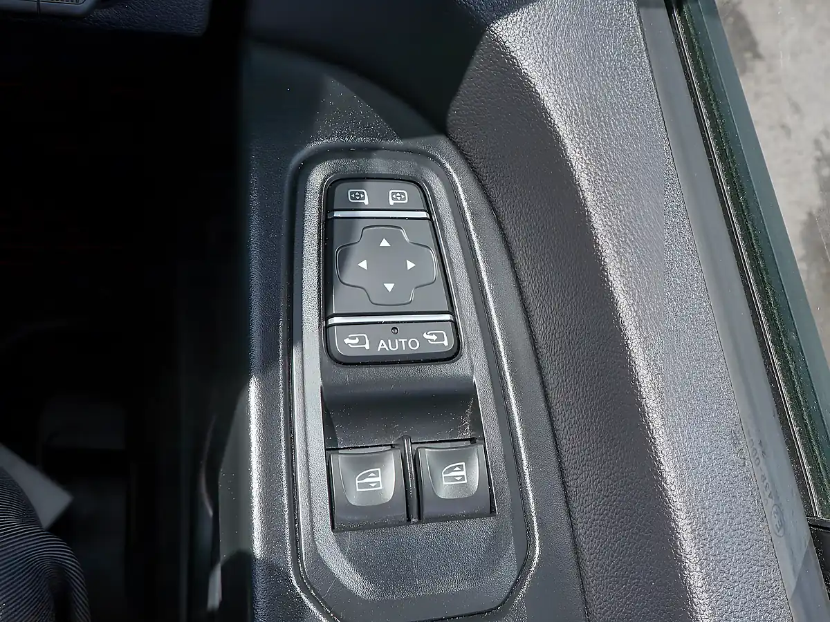 Used 2024 Renault Trafic LL30 Extra Glacier White - Interior and Exterior details 17