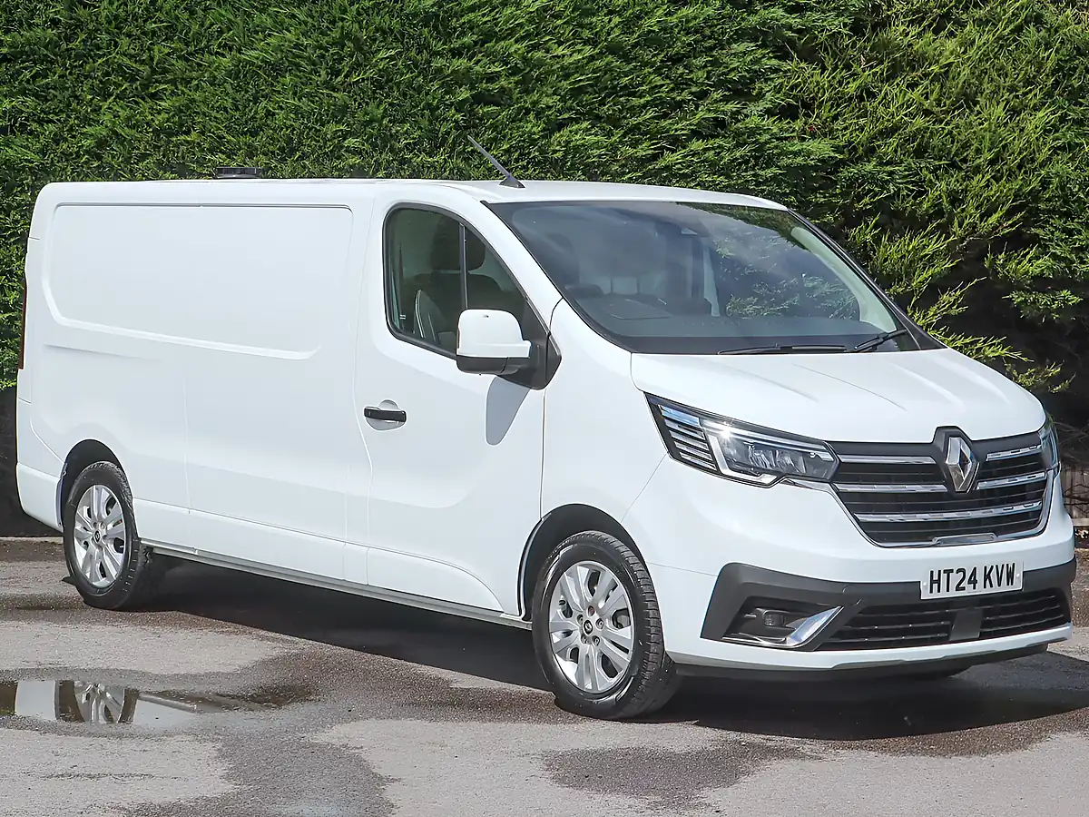 Used 2024 Renault Trafic LL30 Extra Glacier White - Interior and Exterior details 4