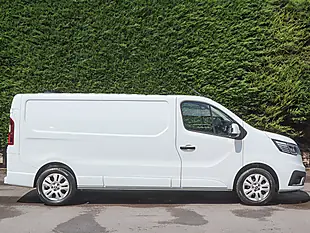 Used 2024 Renault Trafic LL30 Extra Glacier White - Interior and Exterior details 5
