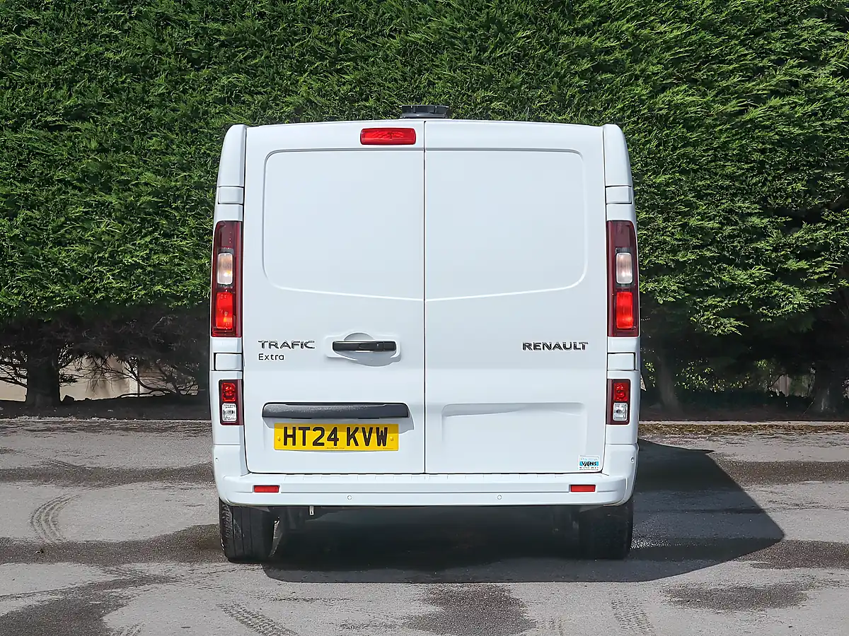 Used 2024 Renault Trafic LL30 Extra Glacier White - Interior and Exterior details 7